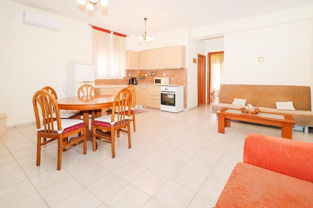 Katsos Apartment *